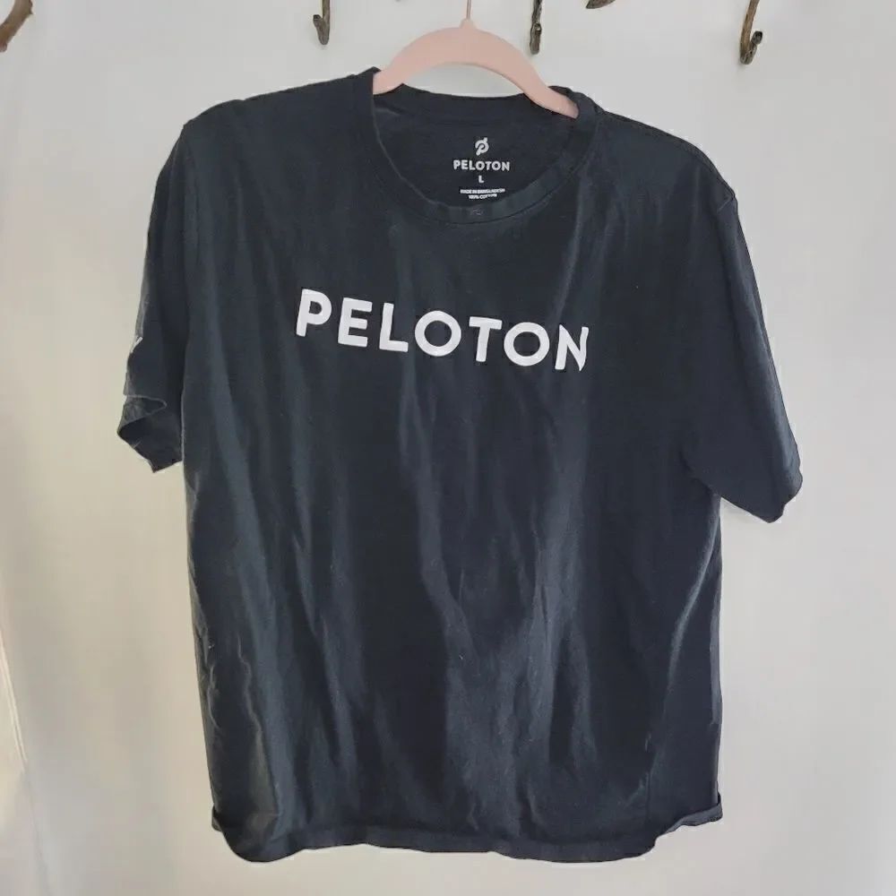 Peloton black and white logo tee